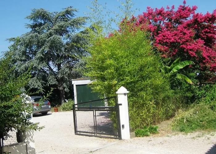 Hébergement de vacances L'oustalet Classé 2 étoiles *